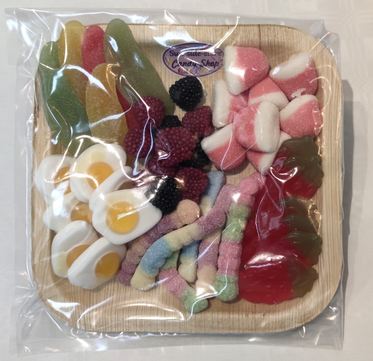 Sicher verpackt kommen auch unsere kleinen Partyplatten zu ihrer Feier. Einfach Folie entfernen und losnaschen. Sicher verpackt kommen auch unsere kleinen Partyplatten zu ihrer Feier. Einfach Folie entfernen und losnaschen.